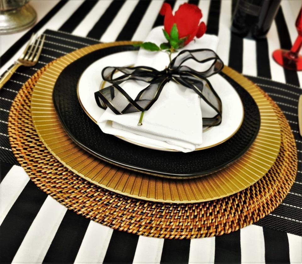 Beautiful Black and White Tablescape